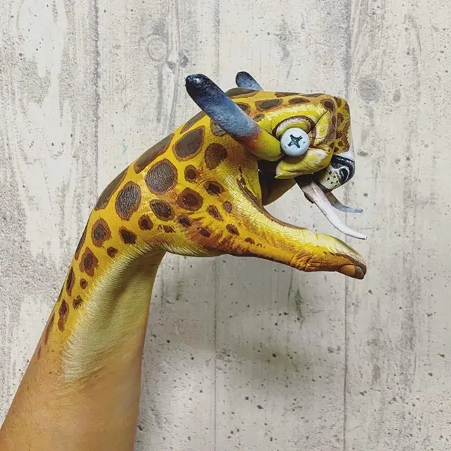 Pria Ini Lukis Tangannya Bak Monster Hasilnya Menakjubkan. (Sumber: Instagram/amazing_jiro)