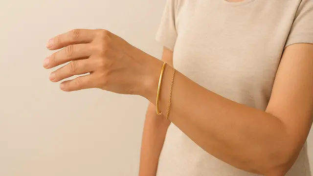 Model Gelang Emas Bangle Klasik untuk Usia 50 Tahun Ke Atas/ChatGPT