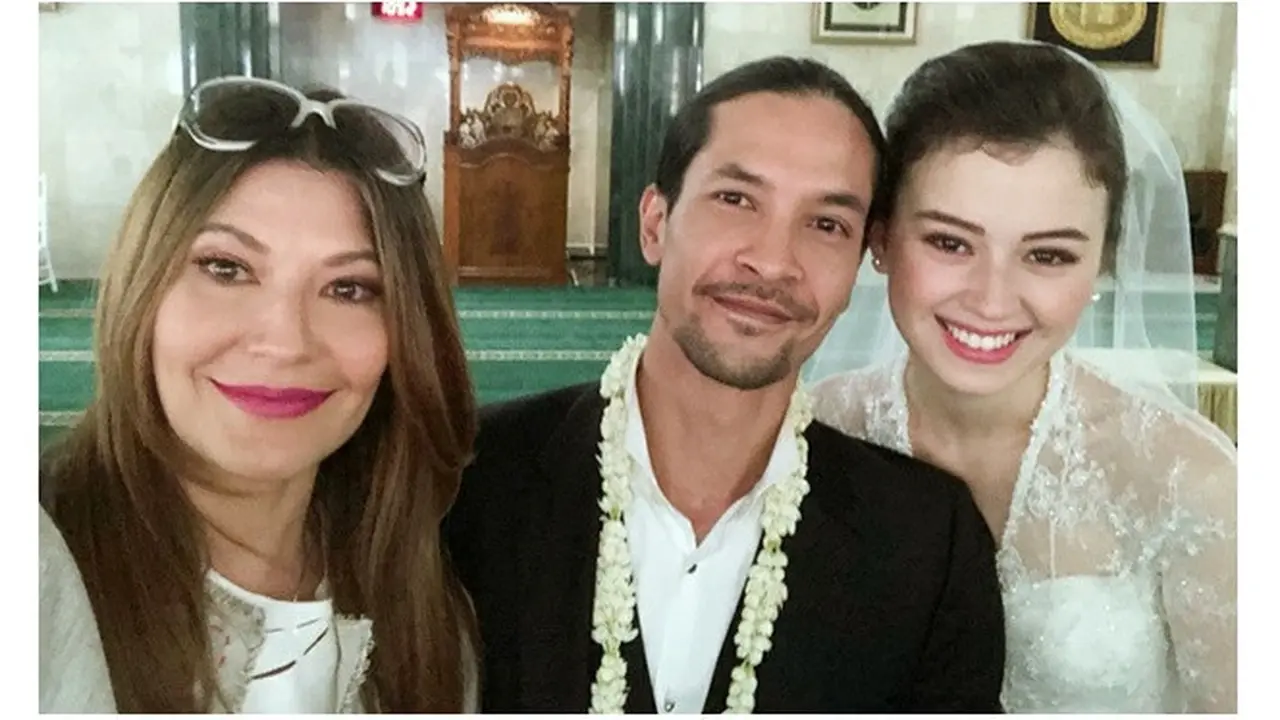 Jarang Tersorot, Ini 6 Potret Kedekatan Tamara Bleszynski dan Edward Akbar