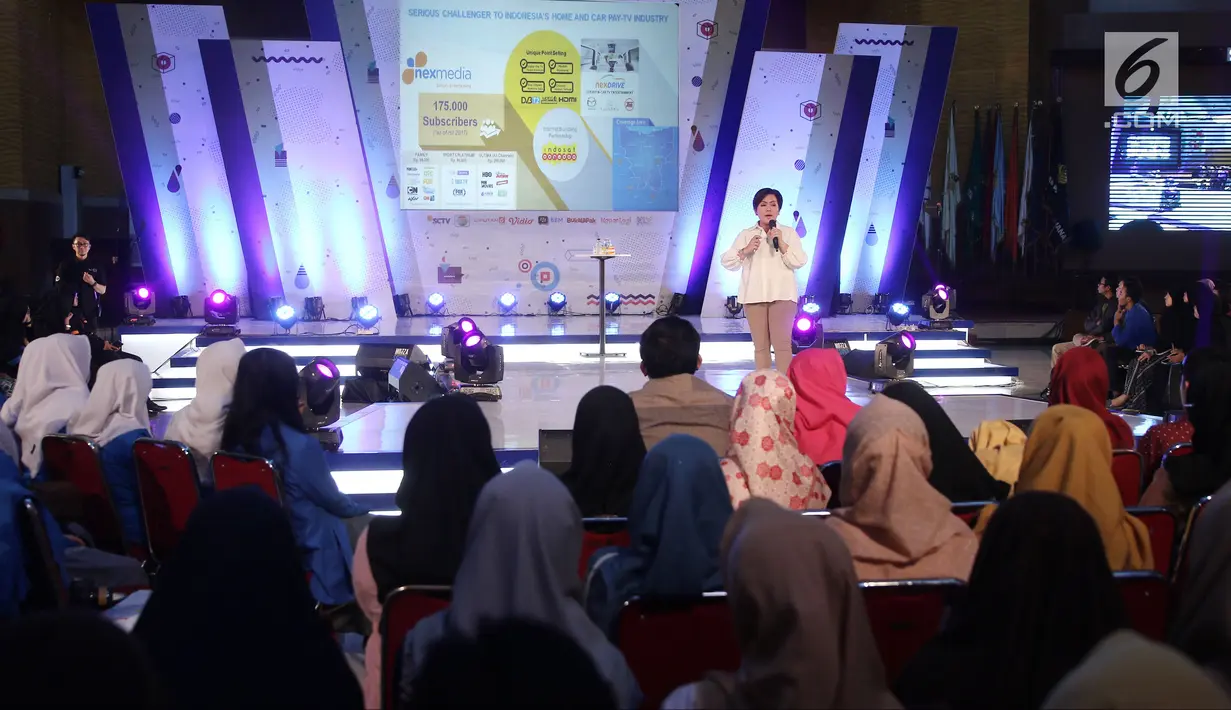 Direktur Programming SCM Harsiwi Achmad saat jadi pembicara dalam gelaran Emtek Goes to Campus (EGTC) 2018 di Universitas Negeri Semarang (UNNES), Semarang, Rabu (18/7). (Liputan6.com/Herman Zakharia)