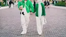 Warna hijau juga bisa jadi nuansa pilihan yang sempurna. Untuk terlihat bright, paduan hijau dan putih jadi pilihan yang sempurna. [Foto: Instagram/ DindaHw].
