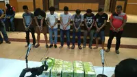 Pengungkapan sindikat narkoba jenis sabu dari Malaysia pada akhir pekan lalu menyisakan misteri sisa 10 kg sabu yang keburu diedarkan. (Liputan6.com/Reza Efendi)