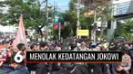 Saling dorong hingga baku hantam, mewarnai aksi demo mahasiswa di Sulawesi Selatan yang menolak kedatangan Presiden Jokowi.
