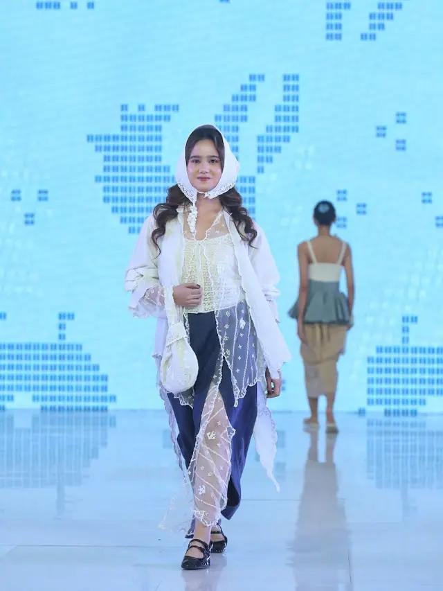 koleksi Studio Sejauh di Runway Fashion Nation, intip tampilannya. [Adrian/Fimela]