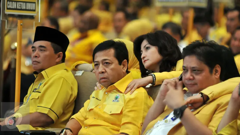 20160517-Peluk Hangat Ade Komarudin untuk Ketum Baru Golkar Setya Novanto-Bali