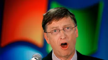 Pendiri Microsoft Bill Gates masih menempati peringkat teratas daftar orang terkaya di dunia versi majalah Forbes. Pendiri yayasan Bill & Melinda Gates ini tercatat memiliki kekayaan US$86 miliar atau sekitar Rp 1.103 triliun (AP Photo/Vadim Ghirda, File)