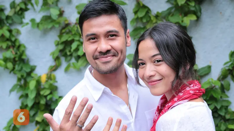 [Bintang] Chicco Jerikho dan Putri Marino