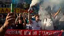 Warga menggelar aksi unjuk rasa menentang pencegatan Armada Solidaritas Global oleh Angkatan Laut Israel di luar Kementerian Luar Negeri, Athena, Yunani, pada 18 Mei 2026. (Aggelos NAKKAS/AFP)
