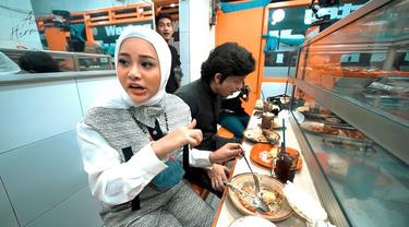 Seleb Makan di Warteg