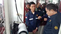 Menteri ESDM Ignasius Jonan mengunjungi Pos Pengamatan Gunung Api (PGA) Gunung Tangkuban Parahu di Subang, Jawa Barat, Selasa (27/8/2019). (Liputan6.com/Huyogo Simbolon)