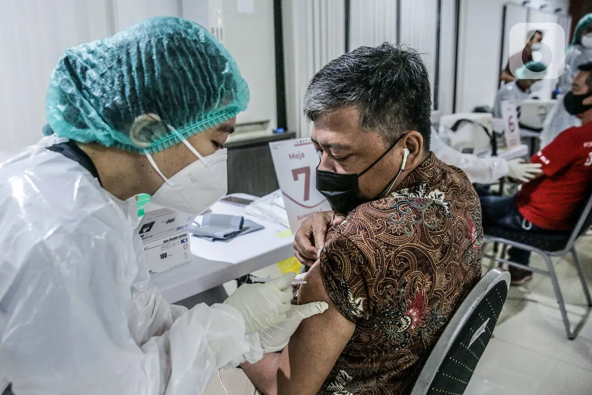 FOTO: 14.890.933 Orang Sudah Disuntik Vaksin COVID-19 Dosis Pertama
