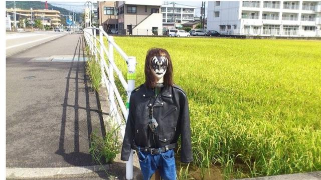 6 Orang Orangan Sawah Anti Mainstream Ini Bikin Geleng Kepala