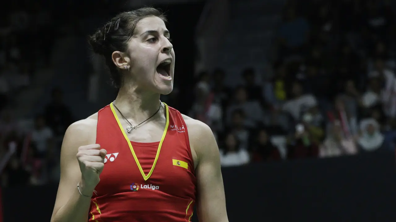 Tunggal putri Spanyol, Carolina Marin, merayakan kemenangan atas tunggal Korsel. (Bola.com/M. Iqbal Ichsan)