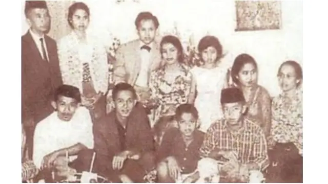 10 Foto Lawas Kebersamaan BJ Habibie dan Ainun Ini Bukti Cinta Sejati