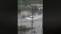 Toyota Fortuner Buktikan Ketangguhan Lewati Banjir