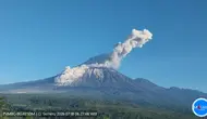 Semeru Erupsi 1.000 Meter, Wisatawan Diimbau Waspada