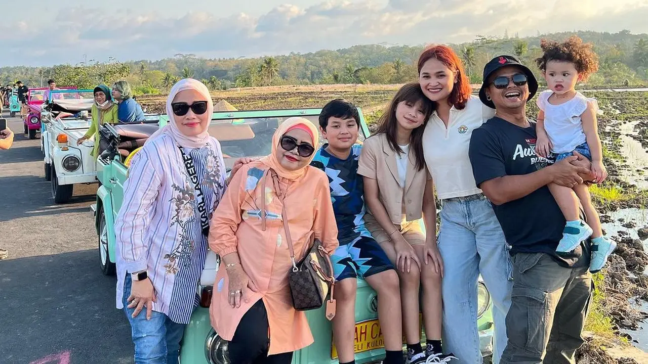 [Fimela] Liburan keluarga Wendi Cagur