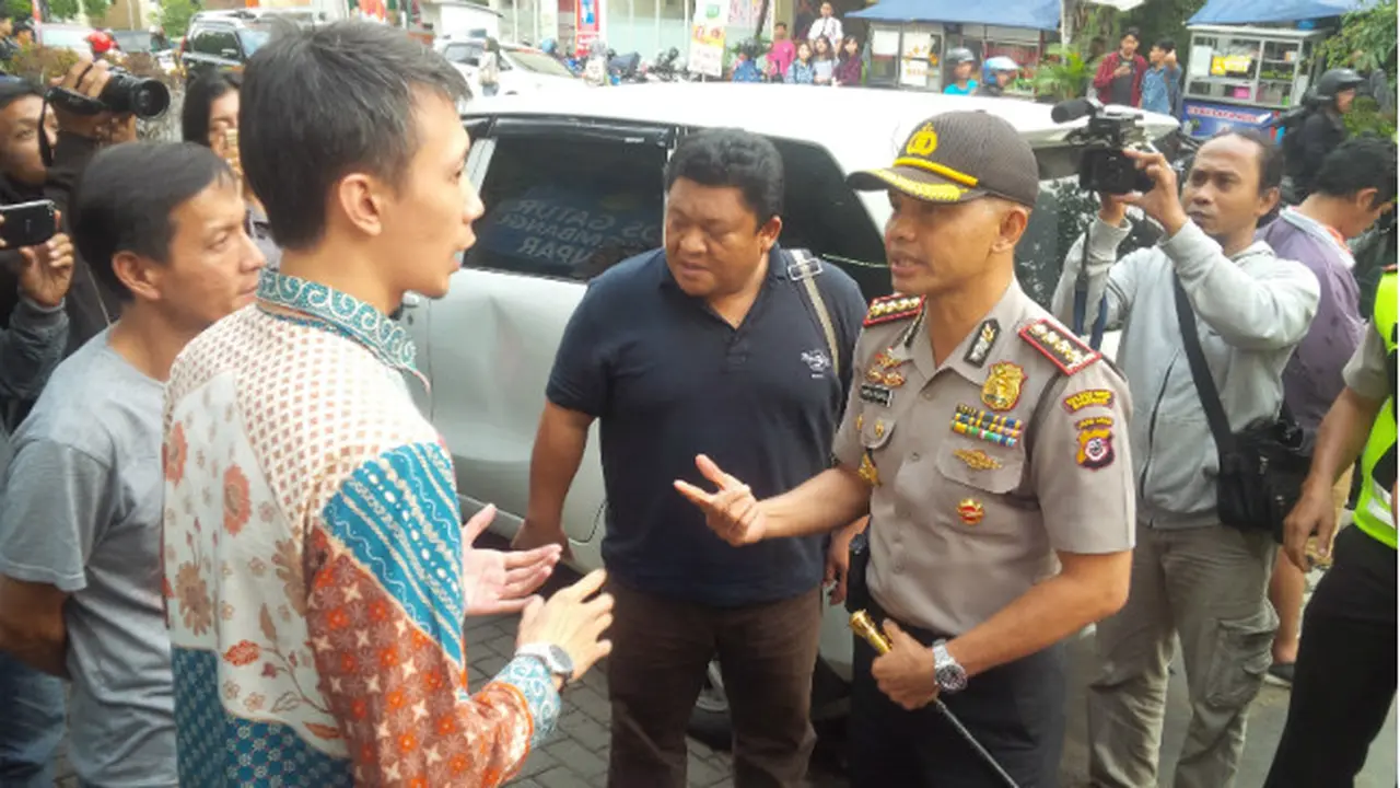 Empat Mobil Taksi Online Dirusak Orang Tak Dikenal