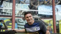 4. Javier Zanetti - Legenda sepak bola Serie A yang begitu dihormati dengan kedewasaan saat berlaga di lapangan. Ini akibat dari senyuman yang sering diperlihatkan Zanetti saat dilanggar pemain lawan. (AFP/Olivier Morin)