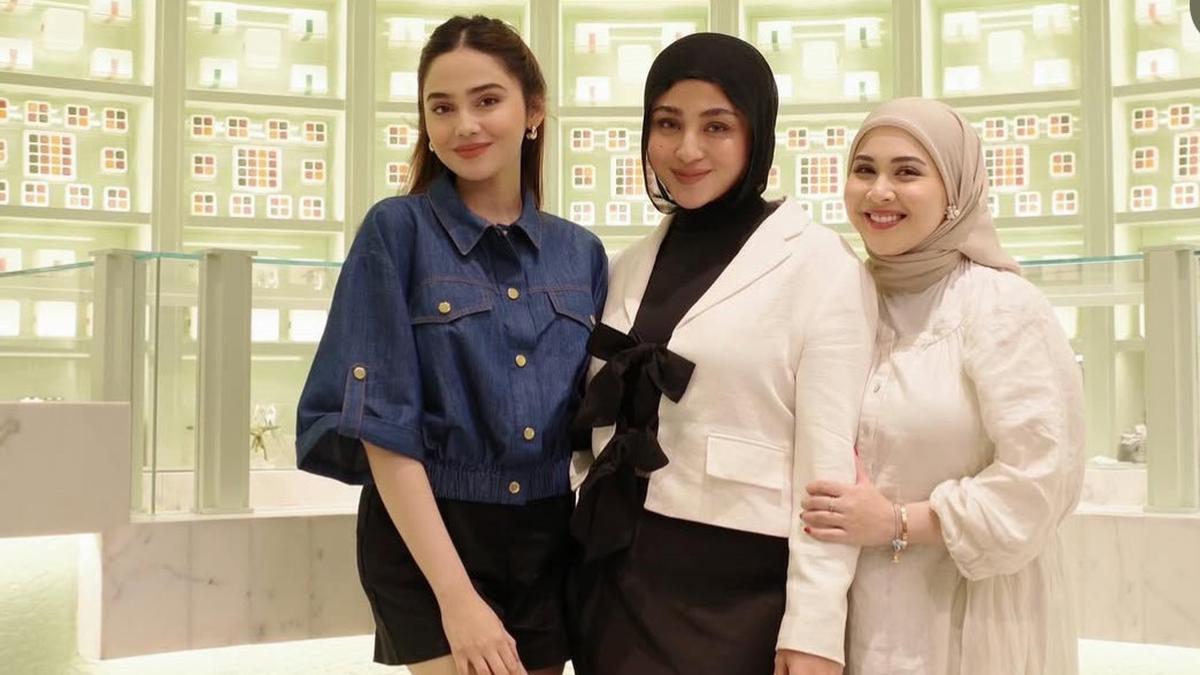 Gaya Memukau Syifa Hadju, Kesha Ratuliu, & Margin Wieheerm: Liburan Mewah di Singapura & Kunjungan ke Prada Cafe!