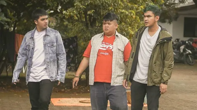 7 Potret Trio Pemain Sinetron Insya Allah Surga Saat di Balik Layar, Kompak Banget