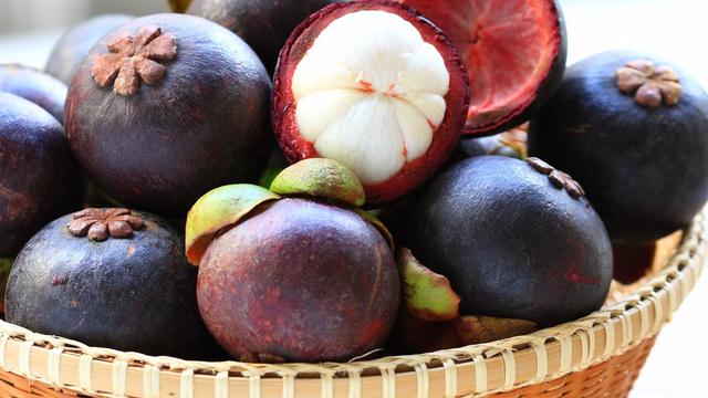 [Bintang] Ilustrasi Buah Manggis