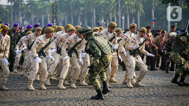 Joko Widodo Pimpin Upacara HUT TNI ke-78 di Monas