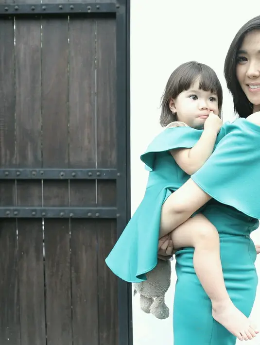 “Enggak ada apa-apa,” ucapnya singkat di hadapan awak media usai menghadiri acara akikahan anak Anang dan Ashanty. (Galih W.Satria/Bintang.com)