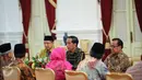 Pengurus Majelis Ulama Indonesia (MUI) bertemu Presiden Joko Widodo di Istana Merdeka, Jakarta, Selasa (5/1). Pertemuan MUI dengan Presiden untuk membahas perdamaian di Timur Tengah, khususnya antara Iran-Arab Saudi. (Liputan6.com/Faizal Fanani)