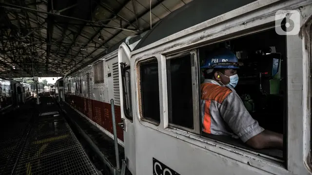 Melihat Lebih Dekat Perawatan Kereta di Depo KA Cipinang