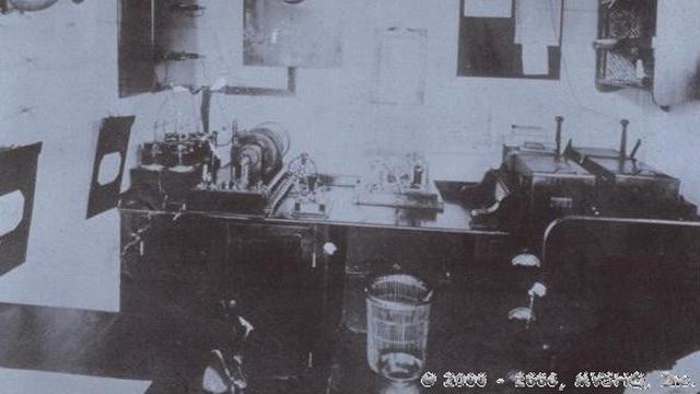 Kabin Marconi di kapal uap Republik.