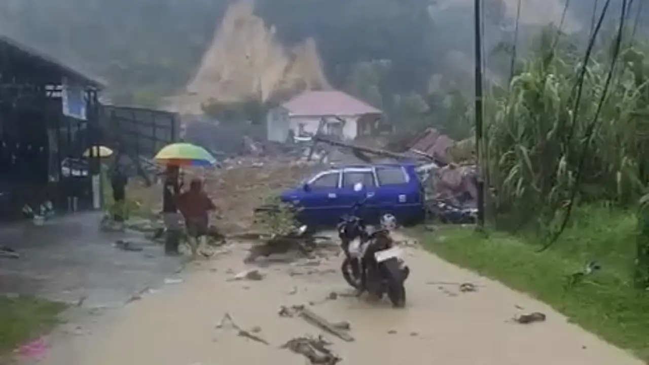 Bencana banjir dan longsor landa 4 Kabupaten di Provinsi Sumatera Utara (Sumut).