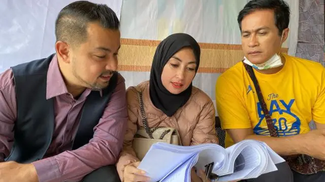 Potret 4 Artis yang Pernah Syuting Bareng Mantan Suami, Tetap Profesional