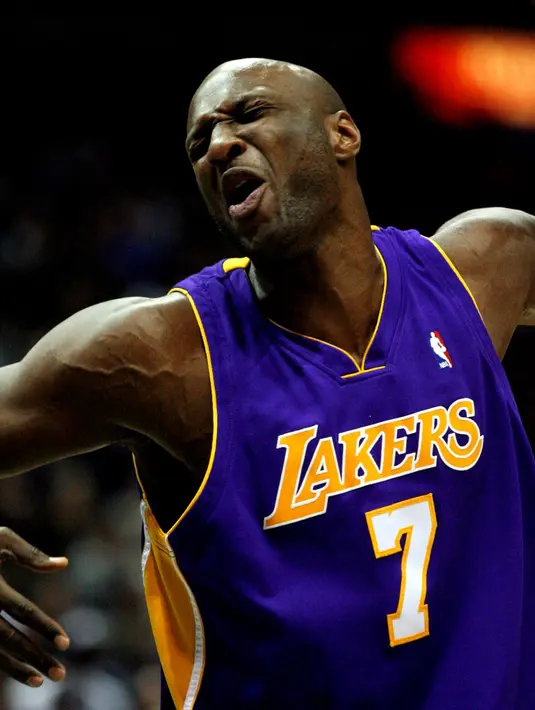 Perempuan itu adalah istriku, perempuan itu adalah istriku. Dia adalah belahan jiwaku. Aku tidak bisa mengendalikannya. Kami tidak akan pernah berpisah,” tandas Lamar Odom. (Bintang/EPA)