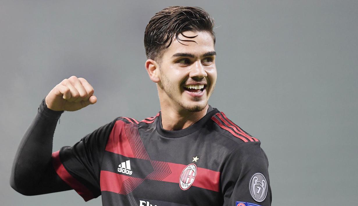 6. Andre Silva - Mencetak 10 gol di musim pertama belum cukup membuatnya bertahan di AC Milan hingga akhirnya dipinjamkan ke Sevilla. (AFP/Miguel Medina)