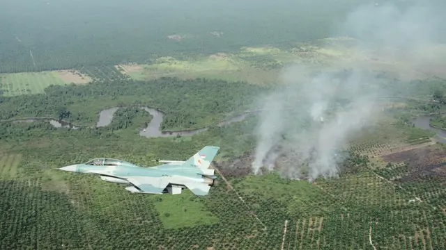 Titik Panas Bermunculan di Sumatera, Pesawat F-16 Diterbangkan