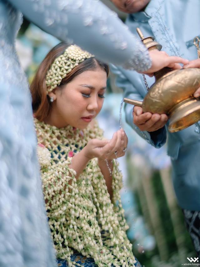 Jelang Menikah, Ini 7 Potret Bahagia Kiky Saputri di Momen Pengajian dan Siraman