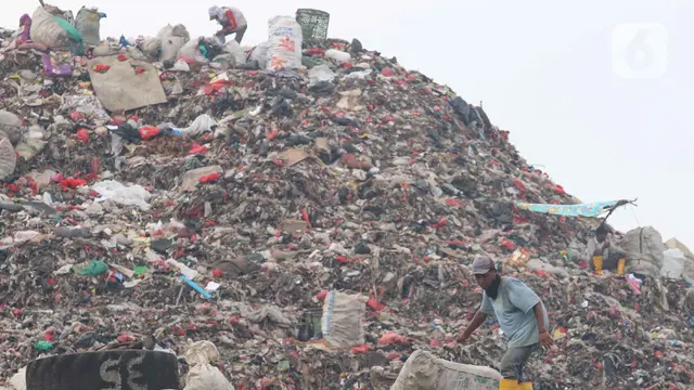 Tinggi Tumpukan Sampah di TPST Bantar Gebang Setara Gedung 40 Lantai