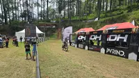 Cuaca yang Sulit Diprediksi Jadi Tantangan Pembalap di Seri Terakhir 76 Indonesian Downhill 2024