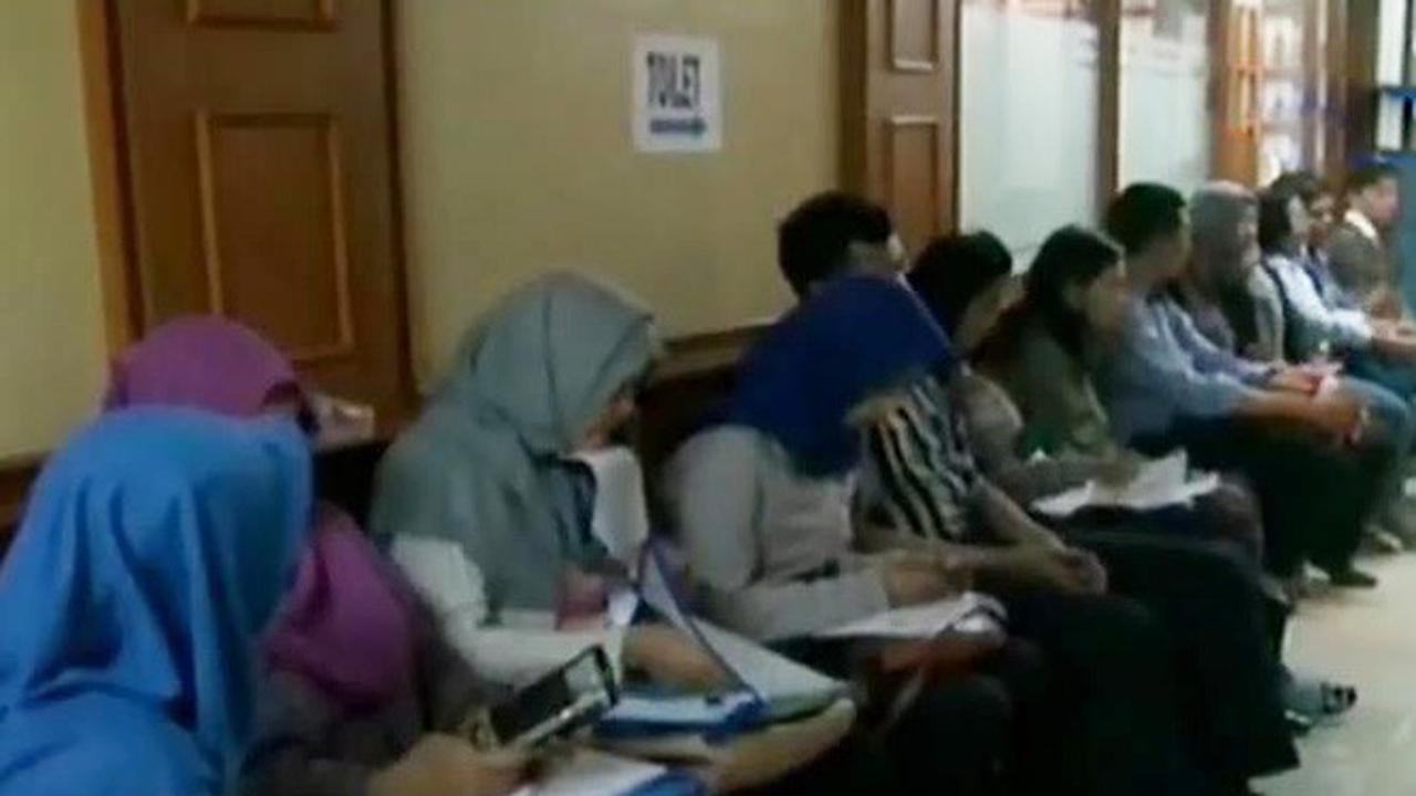 Antrean di Kantor Pajak 