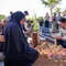 Dudung Ziarah ke Makam Calon Manajer Kopdes, Serahkan Santunan
