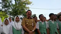 Gubernur DKI Jakarta Basuki Tjahaja Purnama menyambangi MTs N 3 Jakarta ( Liputan6.com/ Delvira Chaerani Hutabarat)
