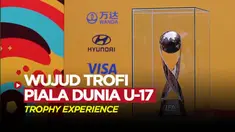 Berita Video, bentuk asli trofi Piala Dunia U-17 2023 yang dipamerkan di Trophy Experience di Bundaran HI pada Minggu (15/10/2023)
