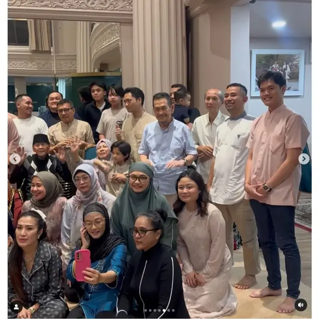 6 Potret Kehangatan Liza Natalia dan Ashanty di Acara Bukber Keluarga Besar