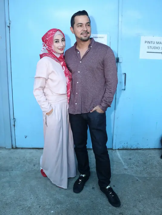 Lantaran usia yang telah sama-sama dewasa, pasangan ini juga tidak lagi menilai terkait cinta dengan sesama. (Nurwahyunan/Bintang.com)