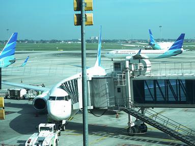 Pesawat Garuda saat di landasan Terminal 3 Bandara Soekarno - Hatta, Tangerang (8/4/2022). Maskapai penerbangan Garuda Indonesia mencatatkan pertumbuhan frekuensi penerbangan yang semakin positif hingga 30% pada akhir Maret 2022 dibandingkan dengan periode awal Maret 2022. (Liputan6.com)