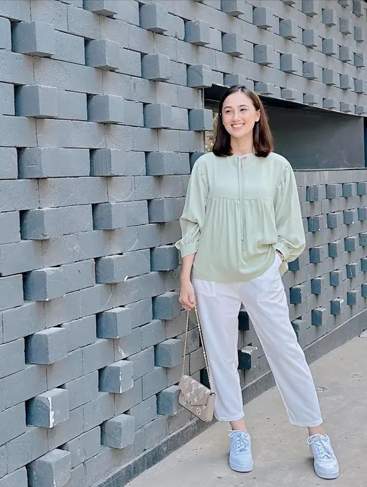 Bahkan tak sedikit yang menyebutnya seperti Elea versi dewasa. [Instagram/anesstesiaayu]