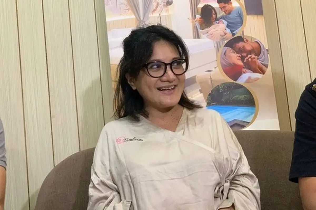 Kiki Amalia melahirkan di usia 42 tahun