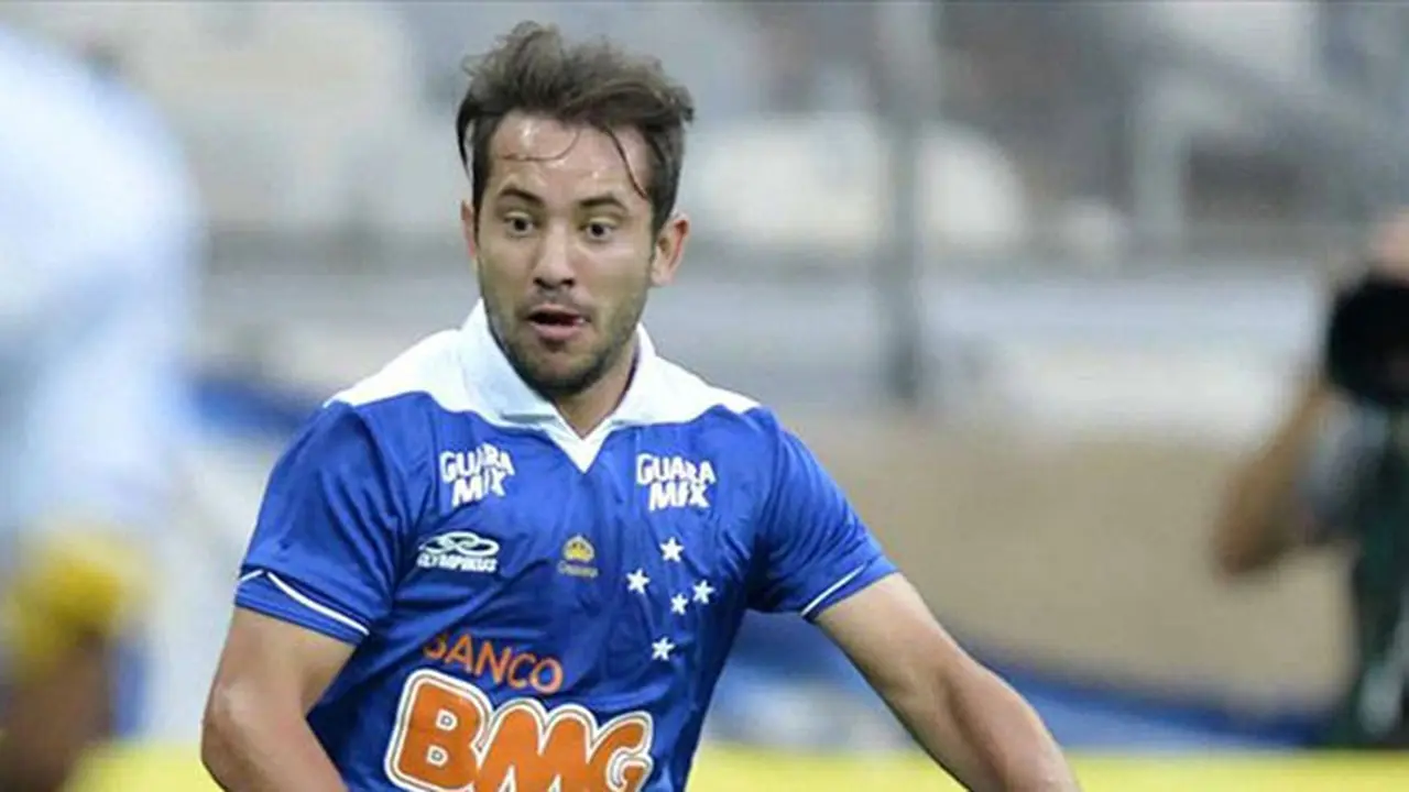 everton-ribeiro-131224b.jpg