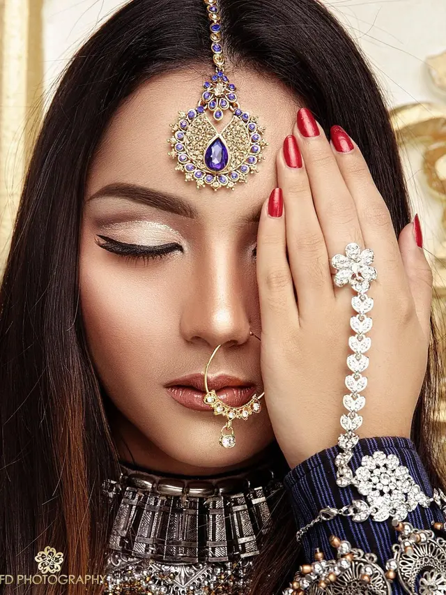 6 Gaya Pemotretan Ersya Aurelia dengan Tema Bollywood, Bikin Pangling